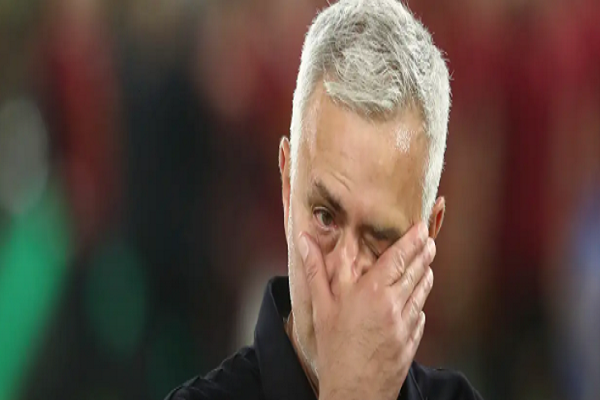 Mourinho in tears after winning Conference League with Roma