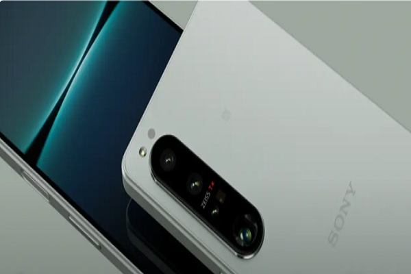 Sony presents phone with camera lens with adjustable optical zoom range