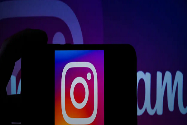 Instagram has a problem that causes users to keep seeing the same stories
