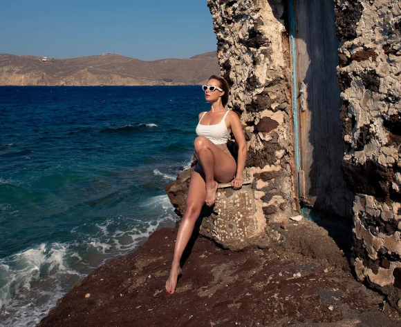 Mariana Ximenes posts in Greece