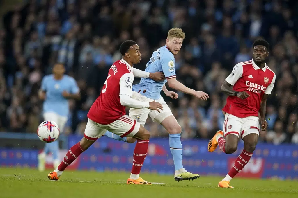 Beat Arsenal 4-1, Man City Cut the Distance to Only 2 Points