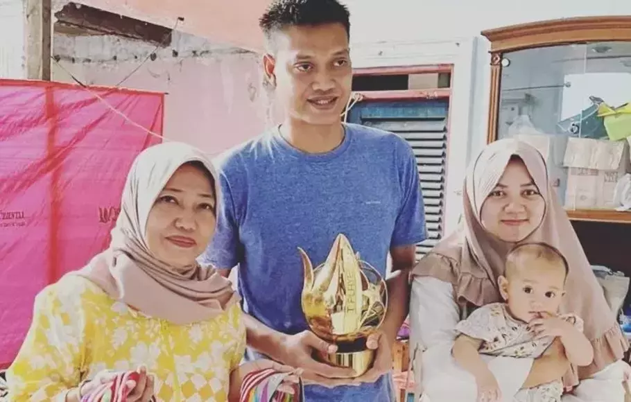 Malang Education and Social Activists Visit Former National Team Goalkeeper