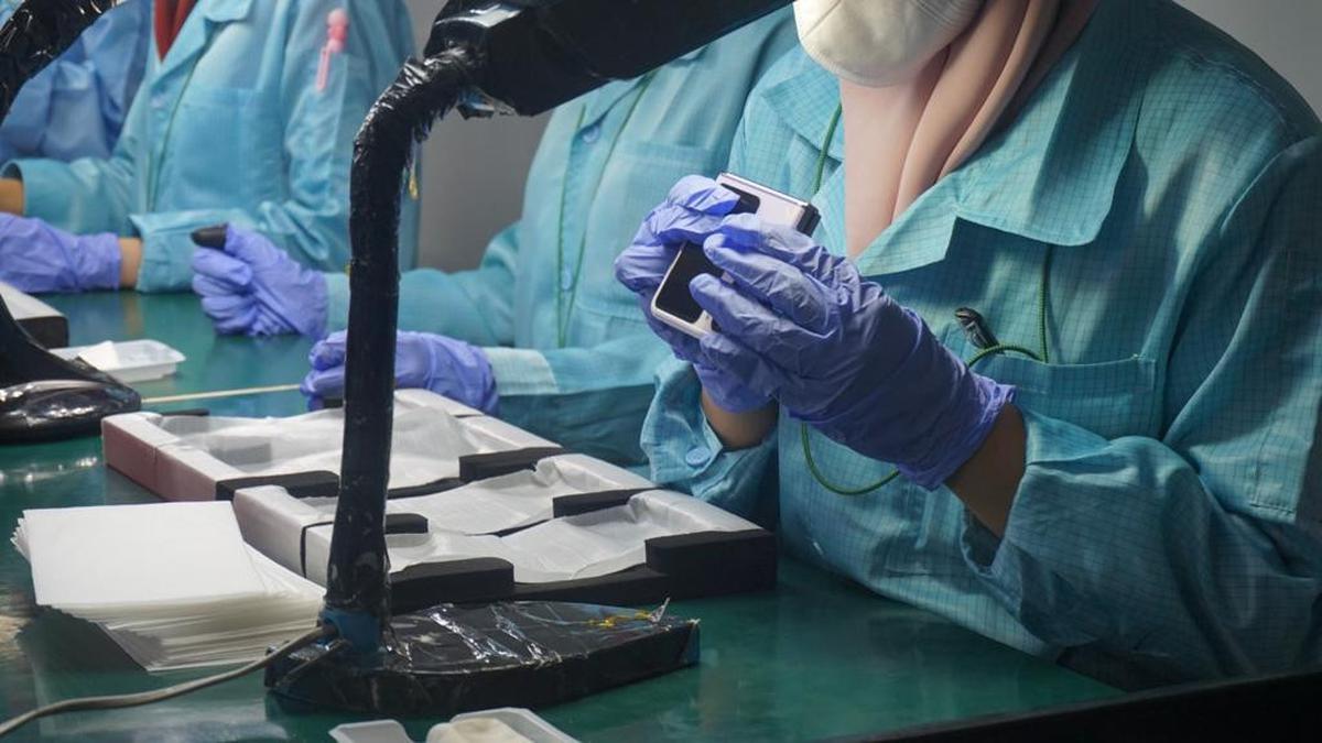 Seeing the Production Process of the Oppo Find N Flip