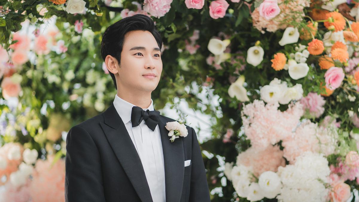 Kim Soo Hyun became a married man for the first