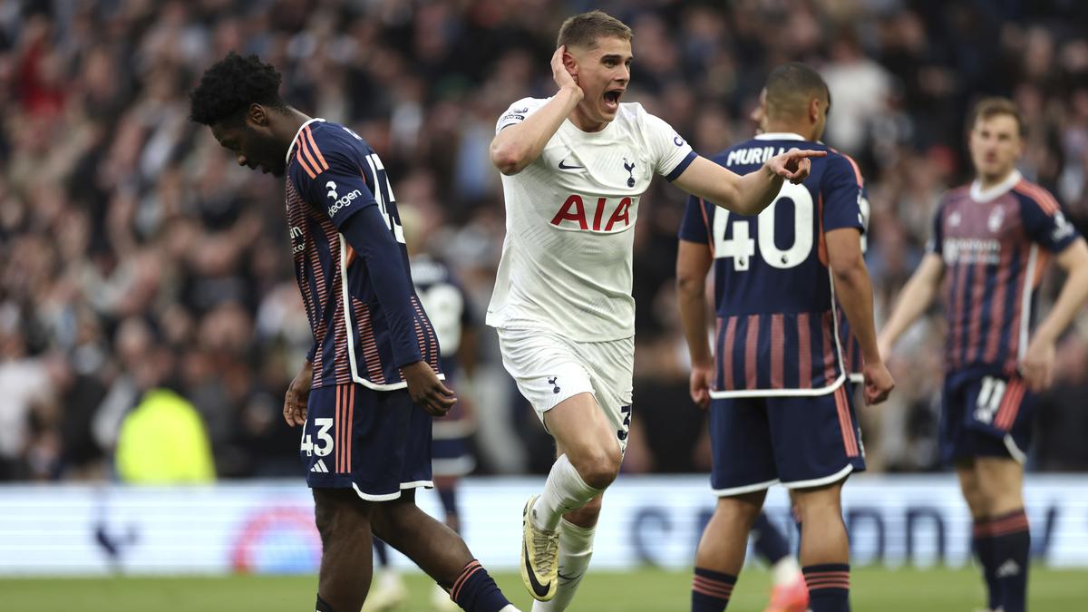 English League Results: Tottenham Hotspur Breaks into Top , Chelsea