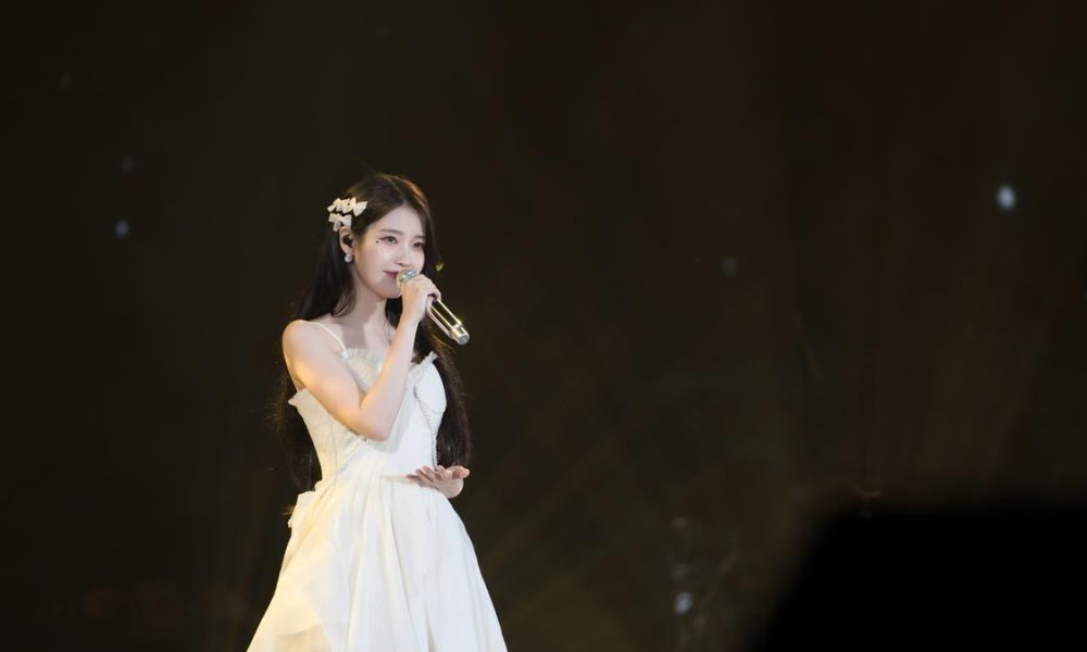 IU Gives Special Freebies to Uaena Indonesia, Turns Out It&#;s