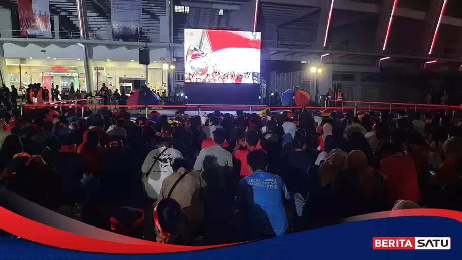 Optimistic about winning, thousands of national team supporters crowded GBK