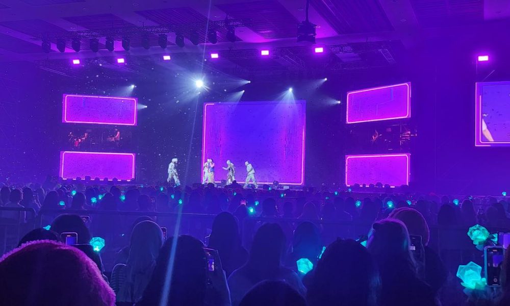 SHINee&#;s Key Opens Solo Concert in Jakarta, Greets Audience in